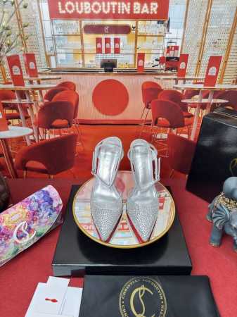 胶片钻凉鞋系列 Price： RMB Size：34-44 34.40.41.42.43.44半码定做不退换 Colour：格力特 Heel：10 cm 鞋面： - 点击图像关闭