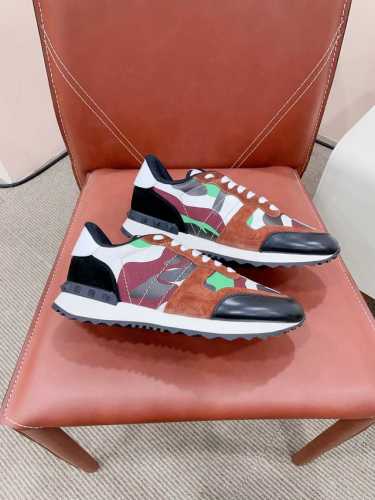 已认证 华伦天 VALENTIN时尚百搭休闲男士运动休闲鞋，....作为时尚界的活跃一族 为中国时尚潮男打造出这款休闲时尚男鞋 鞋面料采用小牛皮面内里吸汗透气，