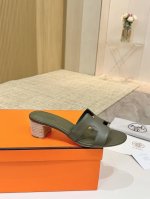 爱马仕Hermes，真皮大底 出厂价 顶级版本！原版开发 鞋面：牛皮 内里垫脚 羊皮 大底：意大利真皮大底 跟高：4.5Cm 码数：34-43注 34 41 4