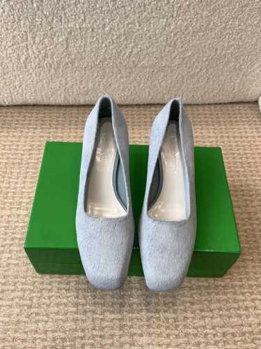 P400Bottega Veneta 25Ss 新款Bv 马毛 矮跟 单鞋系列单品 优雅材质运用在鞋履上知性优雅干练，满满的高级感小方头设计美美哒 舒适高端 让