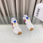 配扣子10 loew罗意威25Ss新款巴黎时装 Balletrunne芭蕾运动鞋 阿甘鞋 经典一眼就爱上的 拼接的极简风格真的做到极致 实在太百搭 随便穿搭就可