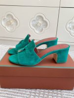 平底 粗跟 代购级 Loro piana Summer Charms Ser LP女士凉鞋拖鞋产品详情：这款绒面羊皮革凉鞋搭配饰有Loro Piana My C
