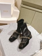 橙子出厂价 Dior 迪奥2024秋冬新款 belle-D 幸运星粗跟短靴 铆钉后拉链瘦瘦靴 # 这款 Belle-D 带跟靴子于迪奥二零二四秋冬成衣系列发布秀