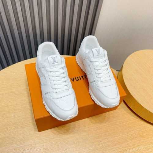 实价 Loui* Vuitto* 独家实拍专柜同步上线原版本 1 1原鞋鞋开发，上脚非常舒适 做工精细 鞋面由头层牛皮制成，侧边饰有品牌Logo标志及签名，垫脚