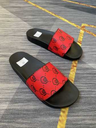 调工厂价 男装男鞋 运动原单古驰 Gucci 2025春季新款，蛇年爆单新品，情侣款一字拖，男女同款拖鞋，脚感舒适，帅气百搭，码数35-46 - 点击图像关闭