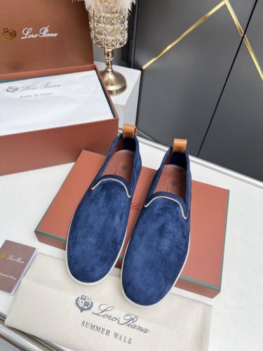 Loro Piana 诺悠翩雅四季经典款。于1924年4月24日一手创立现有的loro Piana公司。家族经营至今已是第六代，为讲求品味及对质量有要求的顾客提