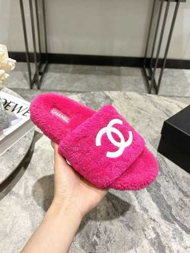 滴胶款 chane*小香24ss新款羊毛拖鞋頂级品质纯皮毛一体羔羊毛打造！米超温暖的感觉，穿上仿佛踩在云朵上，精致高级！让这双毛拖身价陡增！鞋底是原版开模的防滑