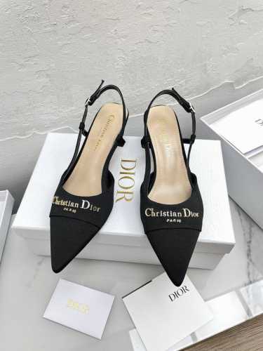 Dior 迪奥 25 春夏新品 My Dior 尖头字母扣后空高跟鞋 bs代购级别 高级感十足 国内外博主刷爆的一款 复古又时髦 上脚美炸了 官网主推款 鞋面