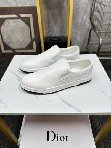 Dior-迪奥 来自法国 众多时尚超模首选品牌 做工精细 采用进口原版布+牛皮面料 羊皮内里 原版开模耐磨大底 给予你色彩斑斓的时尚 尺码 Size :38-4