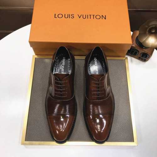 工厂p批 路易威登 Lv 高端商务正装皮鞋风格华贵典雅，实用性和款式并重，专业专注细节与品质，专柜原版1：1超精准复刻 ！材质：鞋面采用进口原版牛皮牛皮里。原版