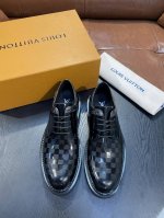 l家 Size:39-44 38.45定做 原单Lv官网男士休闲皮鞋，顶级原单复刻， -鞋面：牛皮工艺、纳帕牛皮、鞋身车缝品牌Logo -内里：牛皮，垫脚；水染