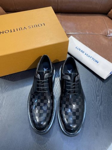 l家 Size:39-44 38.45定做 原单Lv官网男士休闲皮鞋，顶级原单复刻， -鞋面：牛皮工艺、纳帕牛皮、鞋身车缝品牌Logo -内里：牛皮，垫脚；水染