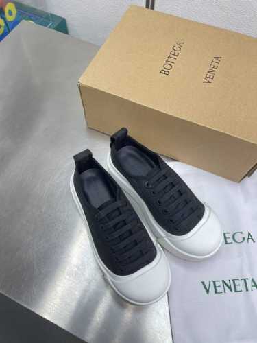 厚底 Bv Vulcan系列米奇头运动鞋 Tpu大底 高版本 黑配白 厚底设计 当下趋势 1Bv Vulcan新款火神运动鞋 2浮夸的鞋头和鞋面形成反差的美感