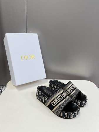 顶级版本 Dior迪奥经典款棉质3D立体刺绣印花厚底凉拖鞋 专柜长青款 超多网红路人种草 顶级品质原版飞织纯棉3D立体刺绣 印花 上脚非常舒适 内里垫脚牛皮～幸 - 点击图像关闭