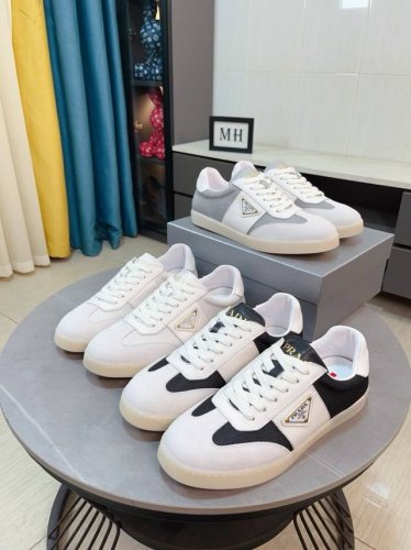 出厂价 官网爆款 Prada 普拉达 顶级原单size：38-44Linea Rossa运动系列男鞋，鞋面：原厂进口头层牛皮真皮内里耐磨发.泡大底， 上脚舒适！