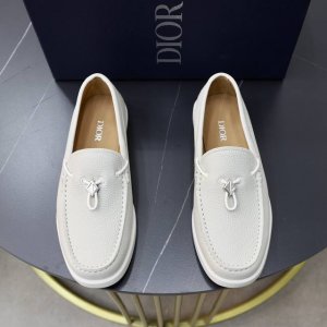 出厂价： 品牌：迪奥DIOR标准码：男码38 44 45可以定做 等级：官网同款 材料：原版牛皮拼接 牛皮内里 原版TPU耐磨柔软大底款式类别：休闲运动版 套脚