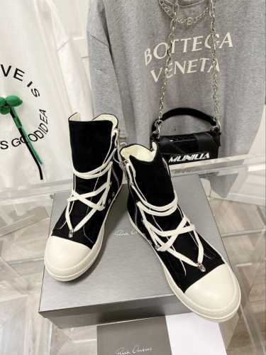 女 、男 瑞克.欧文斯 Rick Owens 高帮款帆布鞋经典黑色五芒星火爆上市原版奶香底，原厂台湾进口细纹布尺码：35-48 46、47、48订做不退换