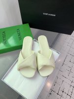 Bottega Venetabv Blink系列凉拖鞋 Ins 小红书巨多网红明星上身 真的太美了高级穿着又仙女 简约时髦又有设计感而且非常非常好穿 特别是高跟