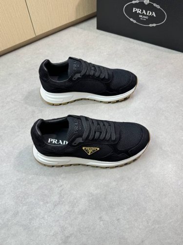 prada 普拉达 -高端品质 原单休闲运动鞋 -鞋面：反绒小牛皮、品牌高丝光镂空帆布、鞋身车缝品牌金属扣件、鞋舌注塑品牌Logo -内里：水染牛皮 -大底：超