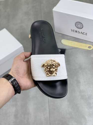 工厂p价p 实价 Versace 范思哲专柜新款男士休闲拖鞋系列！1:1复核全球限量款鞋面采用进口原单面料原板大底男鞋码数：38-44 多色可选