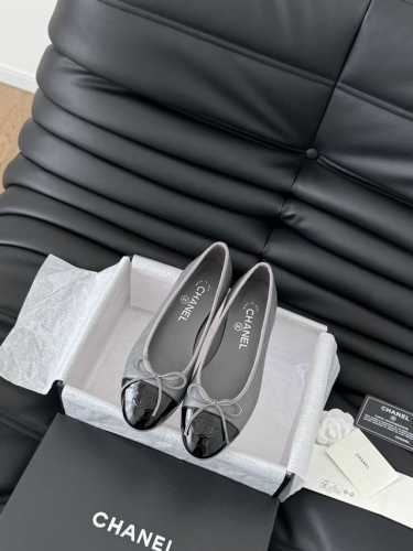 Chanel 新色芭蕾舞鞋 原版1:1复刻 经典中的经典 无论搭配裤装还是裙装都是完美 小圆头的设计很好的修饰脚型 ，小仙女们必备！ 跟高：2.5cm 码数 ：
