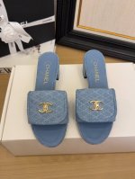 现货发售 *25 专柜 正品级 版本！！ 官方目录： 码数：35、36、37、38、39 34 40 41 需要定做跟客服 沟通 跟高:5Cm 2.5Cm 均配