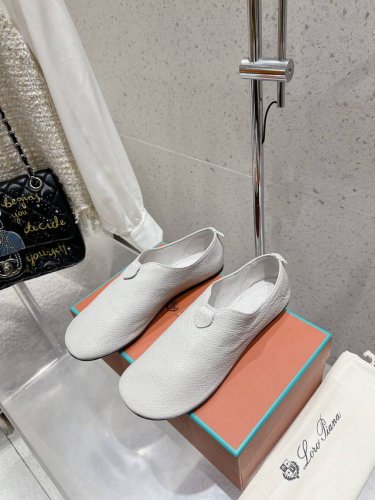 loro Piana25春夏新款圆头平底乐福鞋休闲鞋诺悠翩雅Lp奢华品牌 简约高级 低调奢华 随性好穿，舒适度满分设计简约而不失优雅，鞋面干净纯粹，为整体造型增