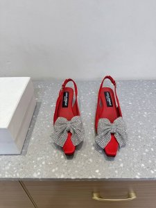 dolce & Gabbana 杜嘉班纳 25Ss春夏新款 小猫跟 蝴蝶结 凉鞋 古典与现代碰撞出的意式浪漫美学真丝系列 小猫跟凉鞋 线条，版型，看得到的高级感