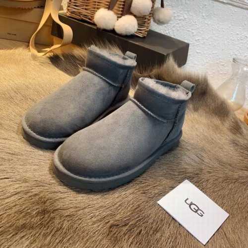 跑量价 周冬雨同款 寒冬刷星“暖潮风” UGG改头换面刮起雪地里的时尚感。 全羊毛内里，保暖好穿！ 独具匠心，只此唯一！ 出街回头率最高的就是它 值得拥有，美国