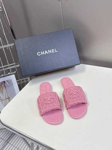 Chanel 香奈儿 25ss 春夏新品度假 毛线懒人拖 鞋小香的一款全新设计 鞋面毛线纯手工编织搭配双C五金装饰 简约百搭上脚超级美的 怎么看都超美 鞋面：采