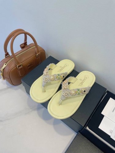 Chanel 香奈儿 25C 夏日工艺鞋 特制手工艺术品太美啦 整体造型松弛又时髦 轻松拿捏街头时尚感 鞋面 粗麻布艺 内里 羊皮 大底 意大利进口真皮大底 s