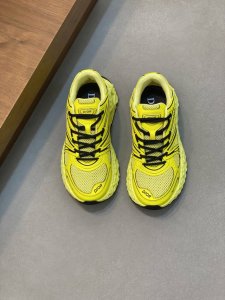 迪奥 Dior B35 Nxt 2025Ss新款运动鞋抢先官网出货 Dior品牌又一新系列运动鞋款迎来了率先曝光。品牌鞋履设计师 Thibo 设计的B35 Nx