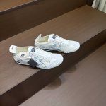 Onitsuka Tiger Mexico 66 Paraty 百搭单品板鞋 MEXICO 66是鬼冢虎旗下最经典的款式，李小龙最喜欢的一款训练鞋休闲鞋！鞋身特