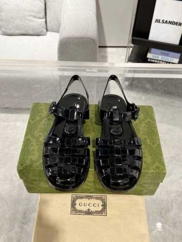 情侣款Gucci 25Ss 春夏最新款 双G果冻凉鞋 专柜购买原版 正品一比一开发 所有细节 材料 全部跟你在专柜买到的都一样 欢迎细节对比 码数:37 44
