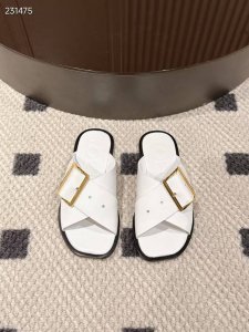 出厂 loewe 罗意威 25Ss 春夏新品 拖鞋 疯狂种草简约设计感觉更干净优雅 让你念念不忘 颜色也很耐看漂亮 上脚瞬间气质十足气场 简直无敌帅气有型 Si