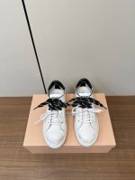 Miumiu缪缪25K 新款系带做旧小白鞋鞋德训鞋休闲鞋 P360 这款擦色做旧小白鞋运动鞋妥妥的美式休闲风格～日常穿着必选！ 上脚超级好看舒适经典百搭的绝绝子