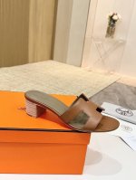 爱马仕Hermes，真皮大底 出厂价 顶级版本！原版开发 鞋面：牛皮 内里垫脚 羊皮 大底：意大利真皮大底 跟高：4.5Cm 码数：34-43注 34 41 4