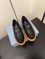 prada 秋冬新品厚底乐福鞋 p家复古新品女靴 秋天氛围感拉满 一年四季搭配都离不开靴子真的太好搭配啦 进口小牛皮 质感满满 细节最重要要 size 35-4