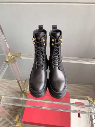 出厂价 VALENTIN*新款厚底短靴 经典铆钉装饰 上脚超显腿长 鞋面小牛皮 牛反绒 内里垫脚牛皮 尺码35-39 40定做