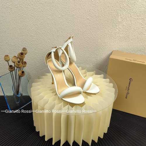 顶级版本： 漆皮款 吉安维托 罗西 Gianvito Rossi Eiko Stiletto，轻松移动。这款 胖胖高跟凉鞋 秉承了其传统意大利工艺，专注精巧细节