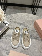 缪缪Miumiu2025春新款 厚底饼干鞋 半拖最新走秀款，经典升级 舒适度与时髦度并存 每个颜色搭配都好看，设计搭配不同风格需求 鞋面:原版定制布 内里:原版