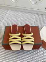 批 代购级 Loro Piana Lp Sprightly Charms系列凉拖鞋 罗马凉鞋 Sprightly Charms 凉鞋 以方形鞋头和鞋跟展现全新创