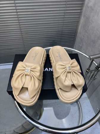 出厂 P390 顶级版 Chanel 小香新款春夏蝴蝶结厚底拖鞋凉鞋！ 鞋面进口羊皮面料， 垫脚内里羊皮， 原版扣饰 原版大底 Size:35-41 40 41 - 点击图像关闭
