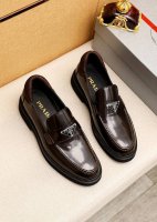商品商标：Prada 普拉达 休闲皮鞋 正码码数: 39-44 38.45.46订制 商品材料：精选 进口头层开边珠牛皮鞋面+奢华五金扣，进口水染牛皮内里。强烈