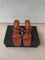 saint Lauren* Ysl 25Ss新品一字带Logo跟凉鞋 Ysl走秀款高跟鞋 各种小裙子搭配起来 完全不挑脚型哦 Ysl Logo跟特别好看！在光线