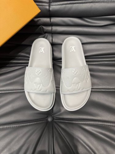 38-45 Louis V*高端精品 奢品拖鞋，1:1高端品质，休闲阳光宽松舒适型，最高版本高品质精品，经夏季必入哦！