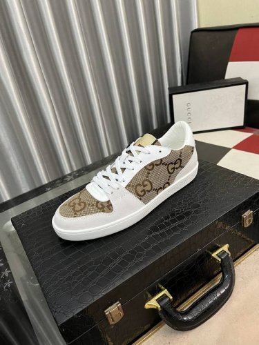 出厂价： Gucci 古奇 最 2024新款精心打造，引爆全场！不断创新的国际品牌 此款男士四季运动休闲鞋，原版版本，鞋面采用全皮面料 ，皮垫脚真爆超轻大底，透