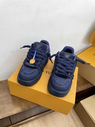 男码 顶级天花板级别！Louis Vuitton 走秀款胖trainer DIY饰扣面包鞋。超级玩味 超级童趣。疯狂心动 胖trainer打破颜色的单一变化，胖