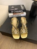 拼色织带 gucci 2025春夏季 新款编织水晶缀饰凉鞋 拖鞋 凉鞋 g家这款 Isa 凉鞋以袢带构成精致笼形 令双足显得更为精致 镶水晶的金色双 G 交扣饰