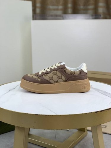 工厂p价p 实价 Gucci 古驰家 高版本全新系列 情侣饼干鞋 厚底运动鞋 这款的舒适度真的很绝 超级轻便舒适百搭 必备单品 这款单品充满了趣味十足的复古气息